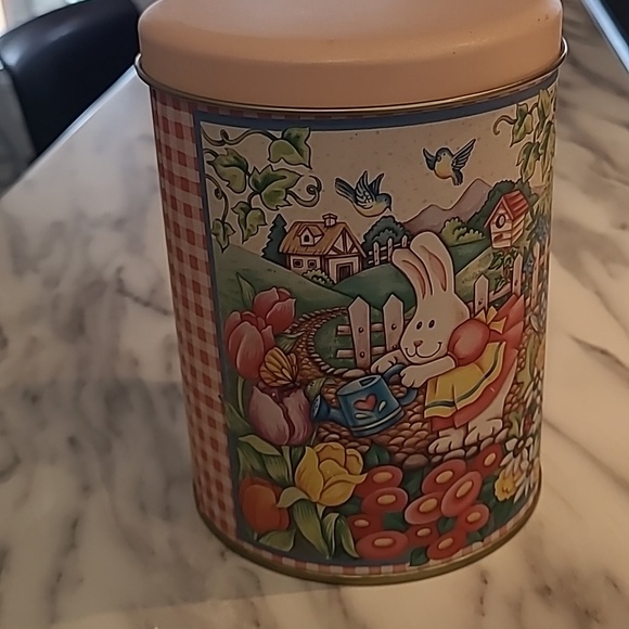 Pair of vintage easter tins - Picture 5 of 5